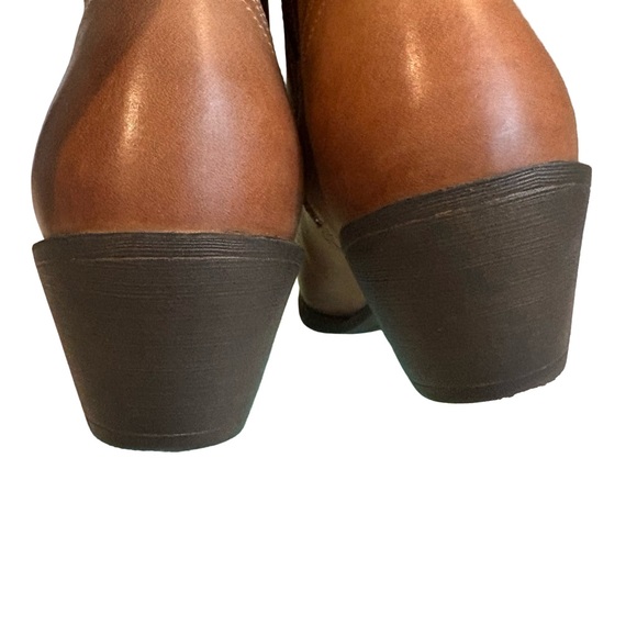 Ariat Darlin Round Toe Short Western Boots, Sz 9 - Picture 12 of 16